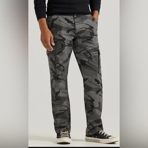 Wrangler Mens Stretch Taper Leg Regular Fit Cargo Pant Gray Camo Size 40 x 31 in